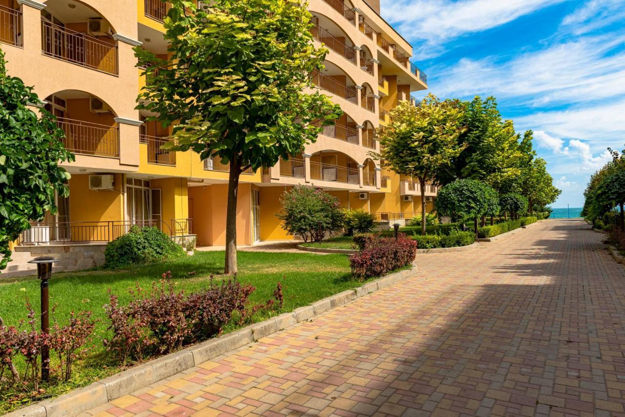 Menada Grand Resort Apartments Aheloy Luaran gambar