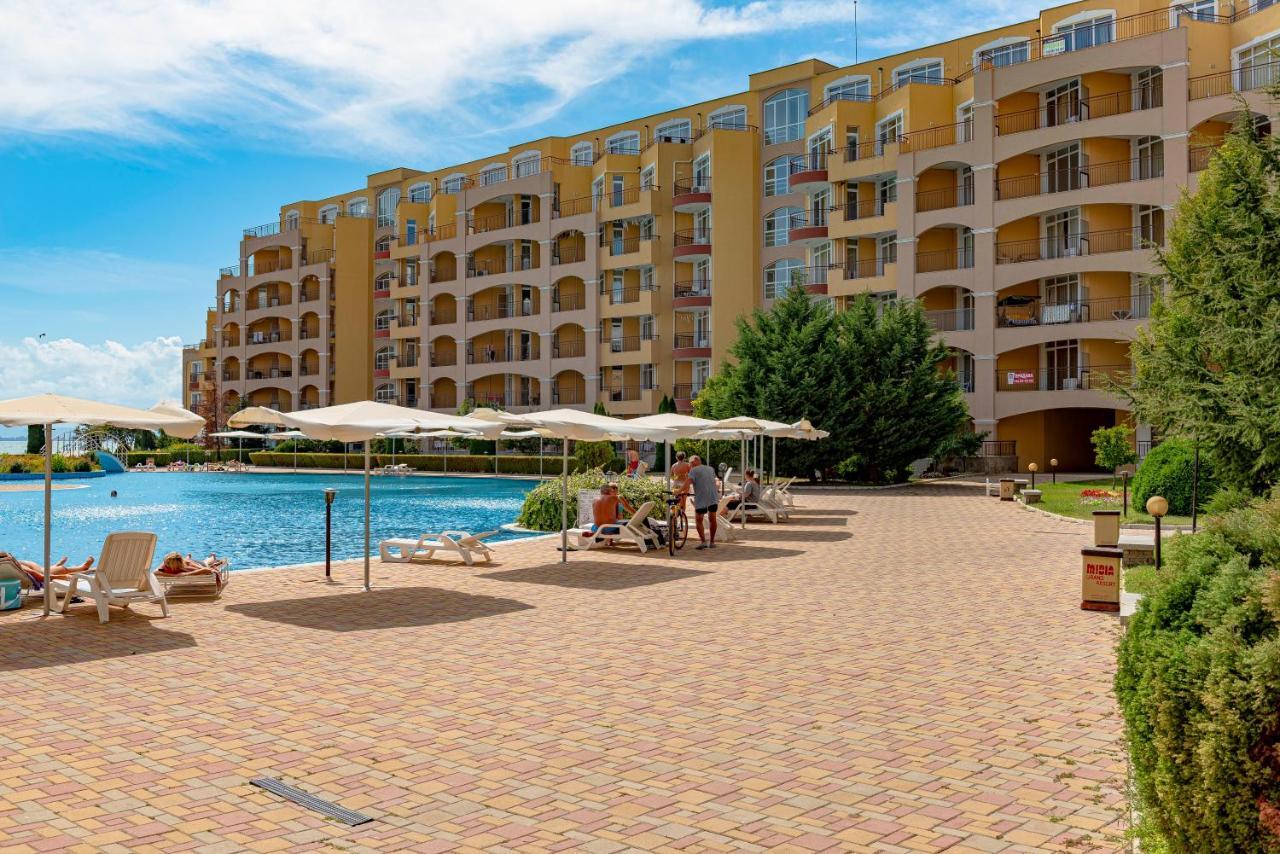 Menada Grand Resort Apartments Aheloy Luaran gambar