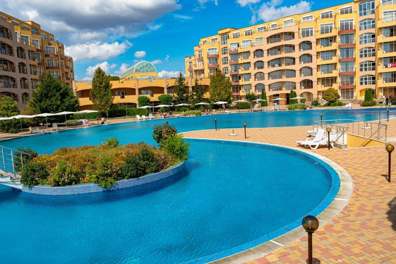 Menada Grand Resort Apartments Aheloy Luaran gambar