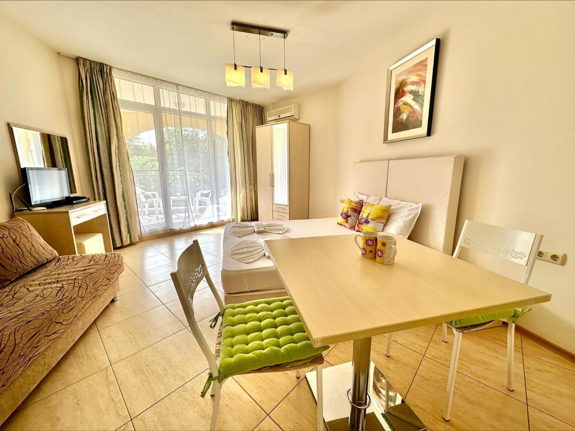 Menada Grand Resort Apartments Aheloy Luaran gambar